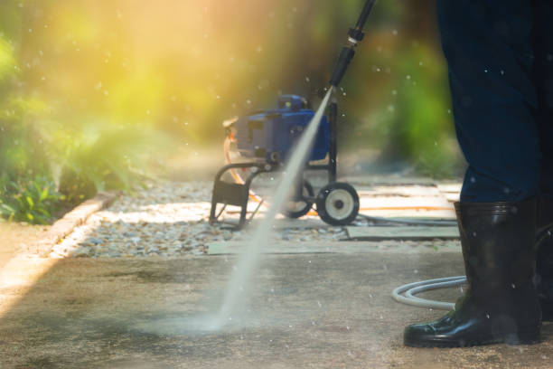 Best Animal Enclosure Cleaning  in Lawtey, FL